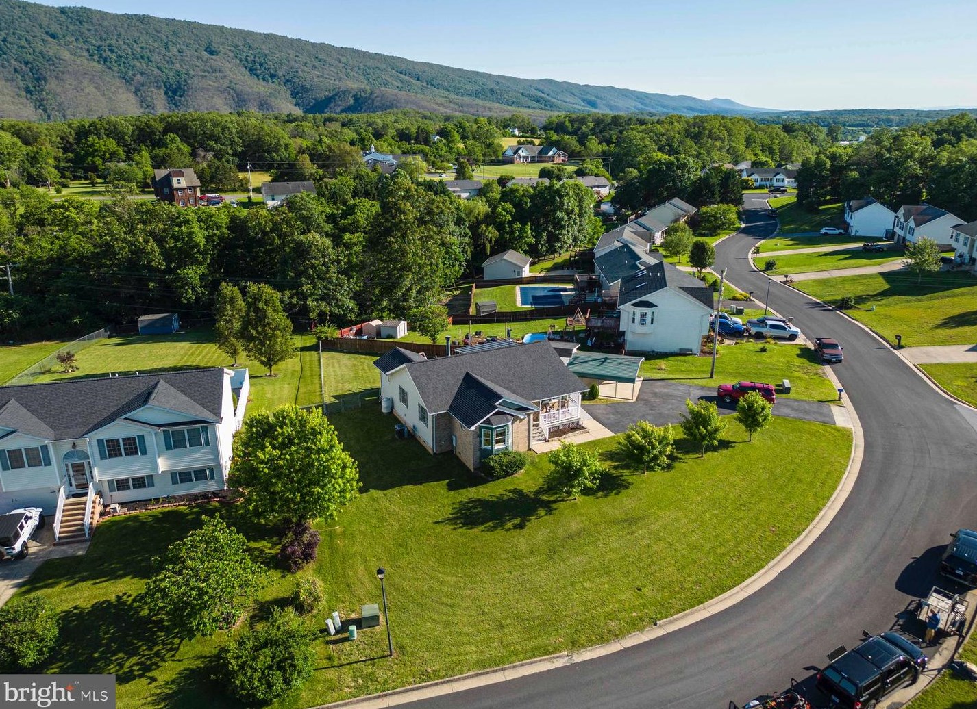 690 Christiansen Dr, Strasburg, VA 22657