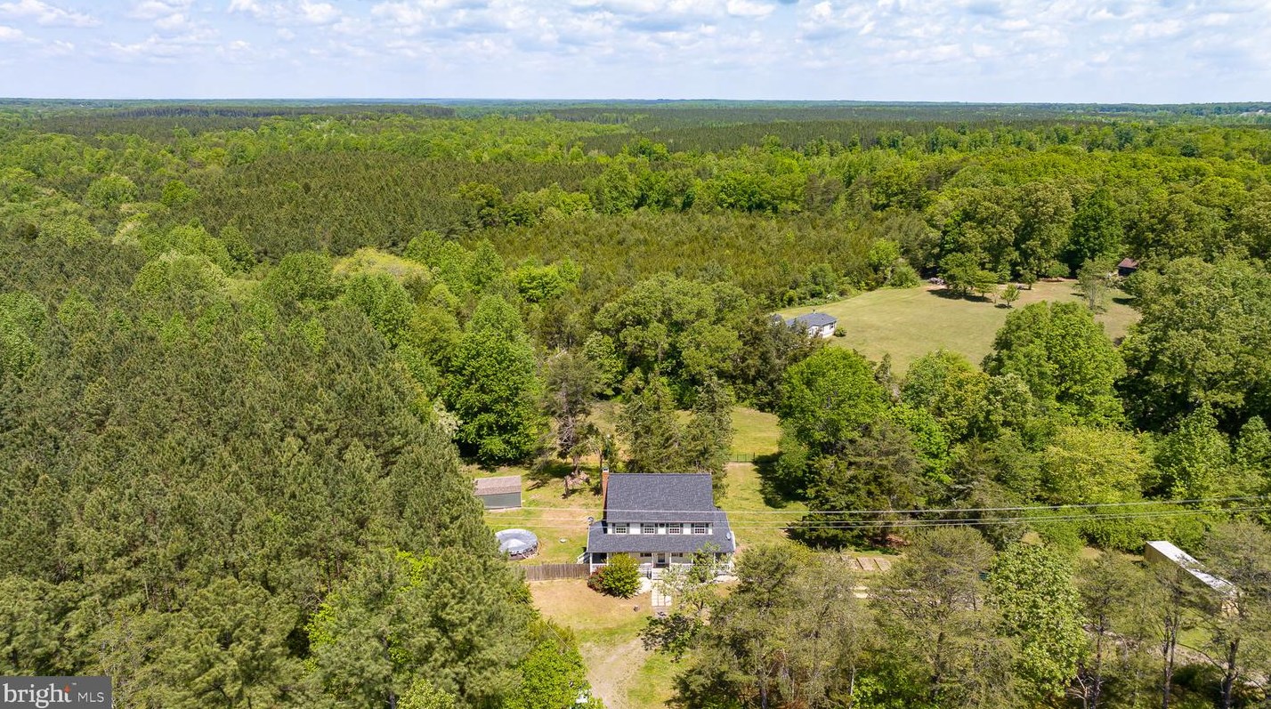 2024 Mount Olive Rd, Beaverdam VA  23015-9519 exterior