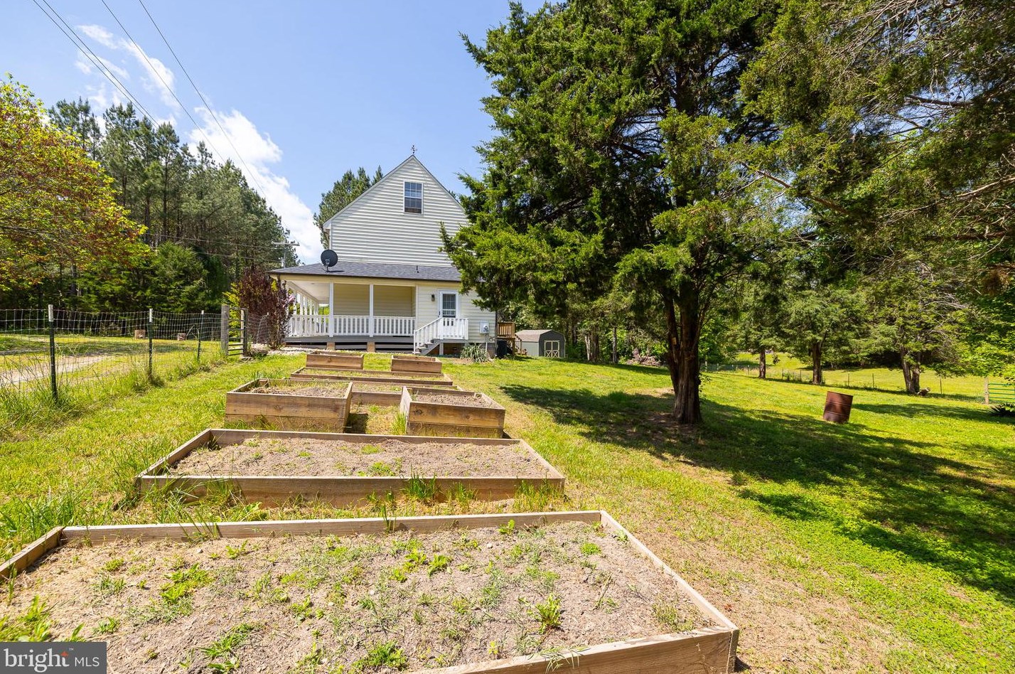 2024 Mount Olive Rd, Beaverdam VA  23015-9519 exterior