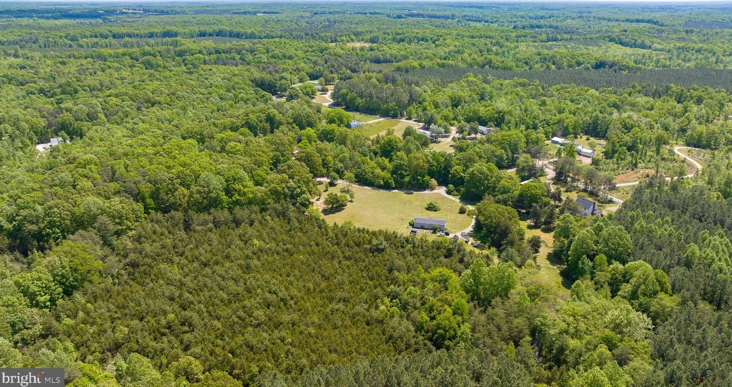 2024 Mount Olive Rd, Beaverdam VA  23015-9519 exterior
