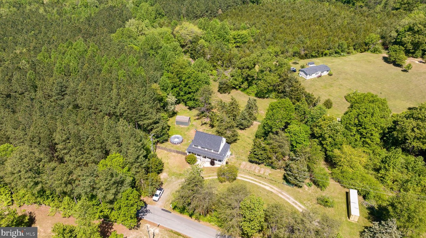 2024 Mount Olive Rd, Beaverdam VA  23015-9519 exterior