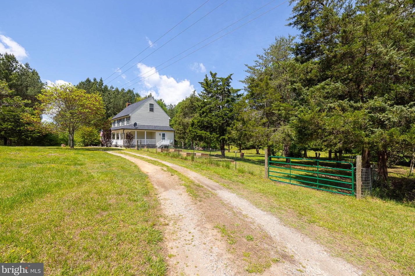 2024 Mount Olive Rd, Beaverdam VA  23015-9519 exterior