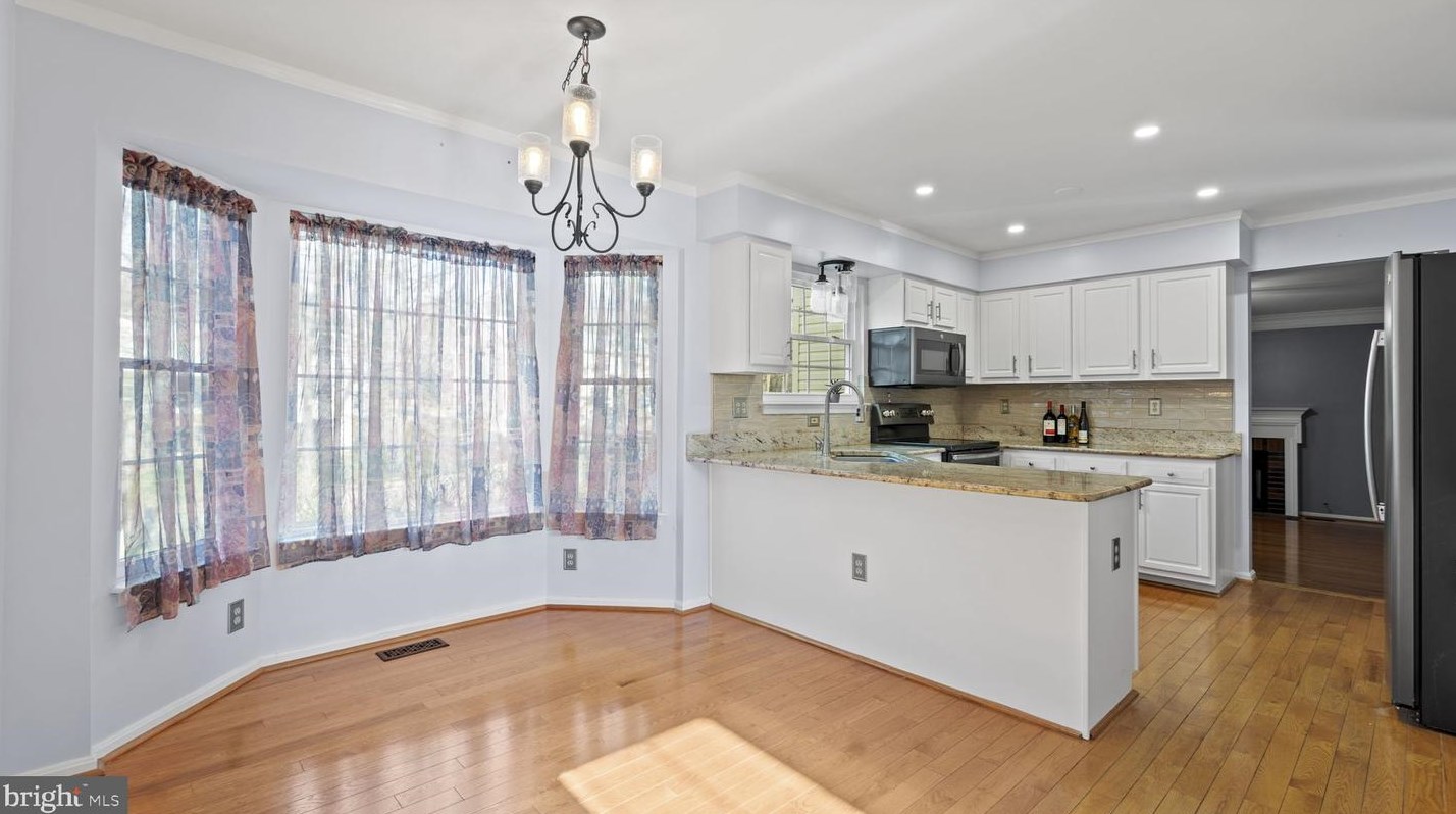 5904 Cambridge Dr, Fredericksburg VA  22407-1270 exterior