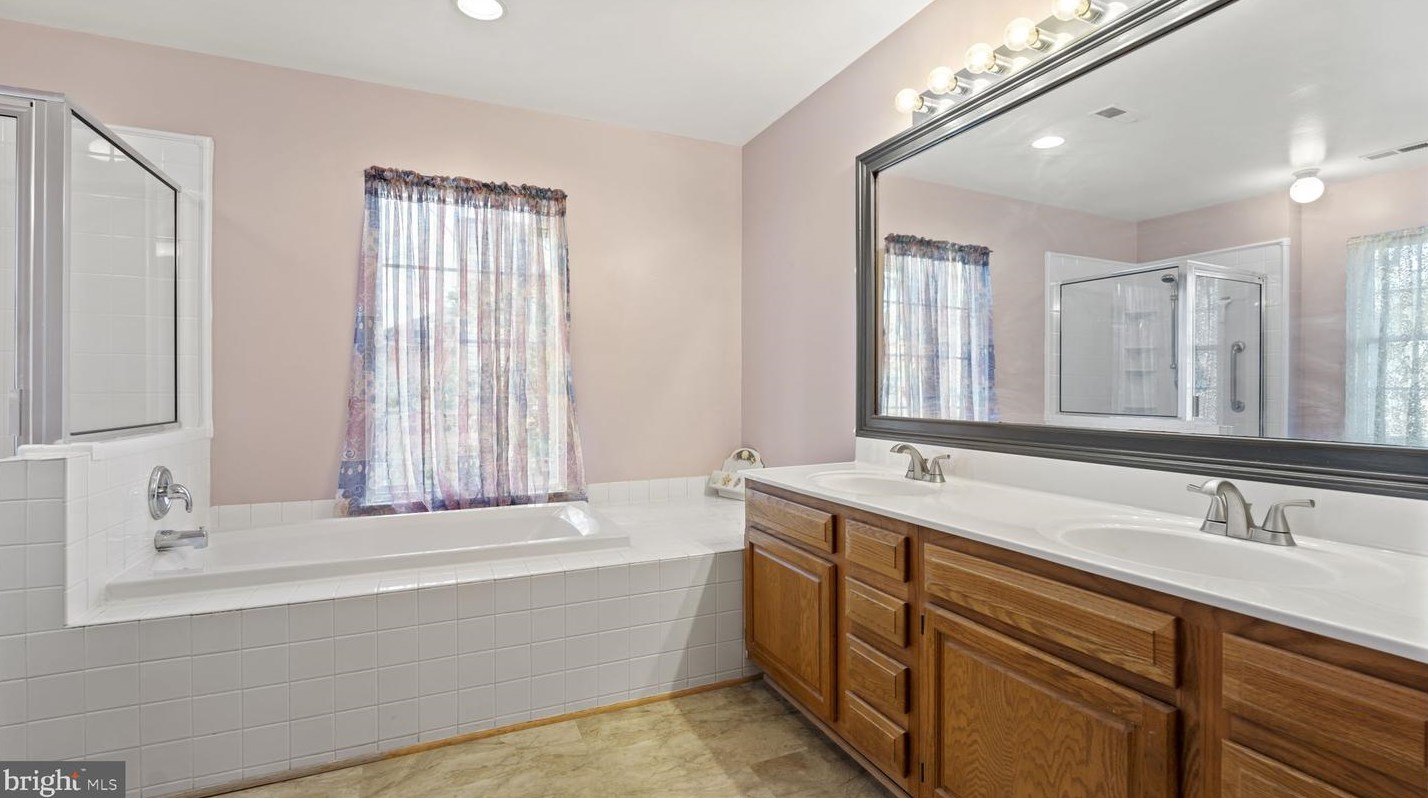 5904 Cambridge Dr, Fredericksburg VA  22407-1270 exterior