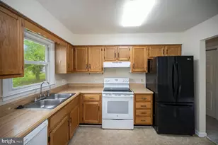 2111 Mill Garden Dr, Fredericksburg, VA 22407 - Photo 9