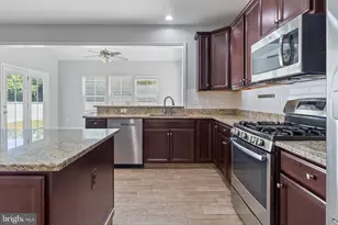 2411 Walthall Ct, Fredericksburg, VA 22408 - Photo 9