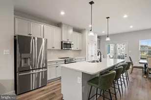 9342 Tanfield Dr, Fredericksburg, VA 22408 - Photo 5