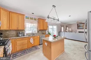 6910 Governors Grant Ln, Fredericksburg, VA 22407 - Photo 11