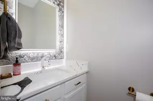 11200 Hollins Ct, Fredericksburg, VA 22407 - Photo 19