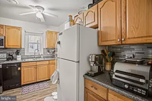 10400 Hillside Ln, Fredericksburg, VA 22408 - Photo 5