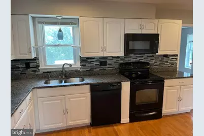 10310 Meadowview Drive, Fredericksburg, VA 22408 - Photo 9