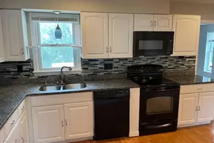 10310 Meadowview Dr, Fredericksburg, VA 22408 - Photo 9