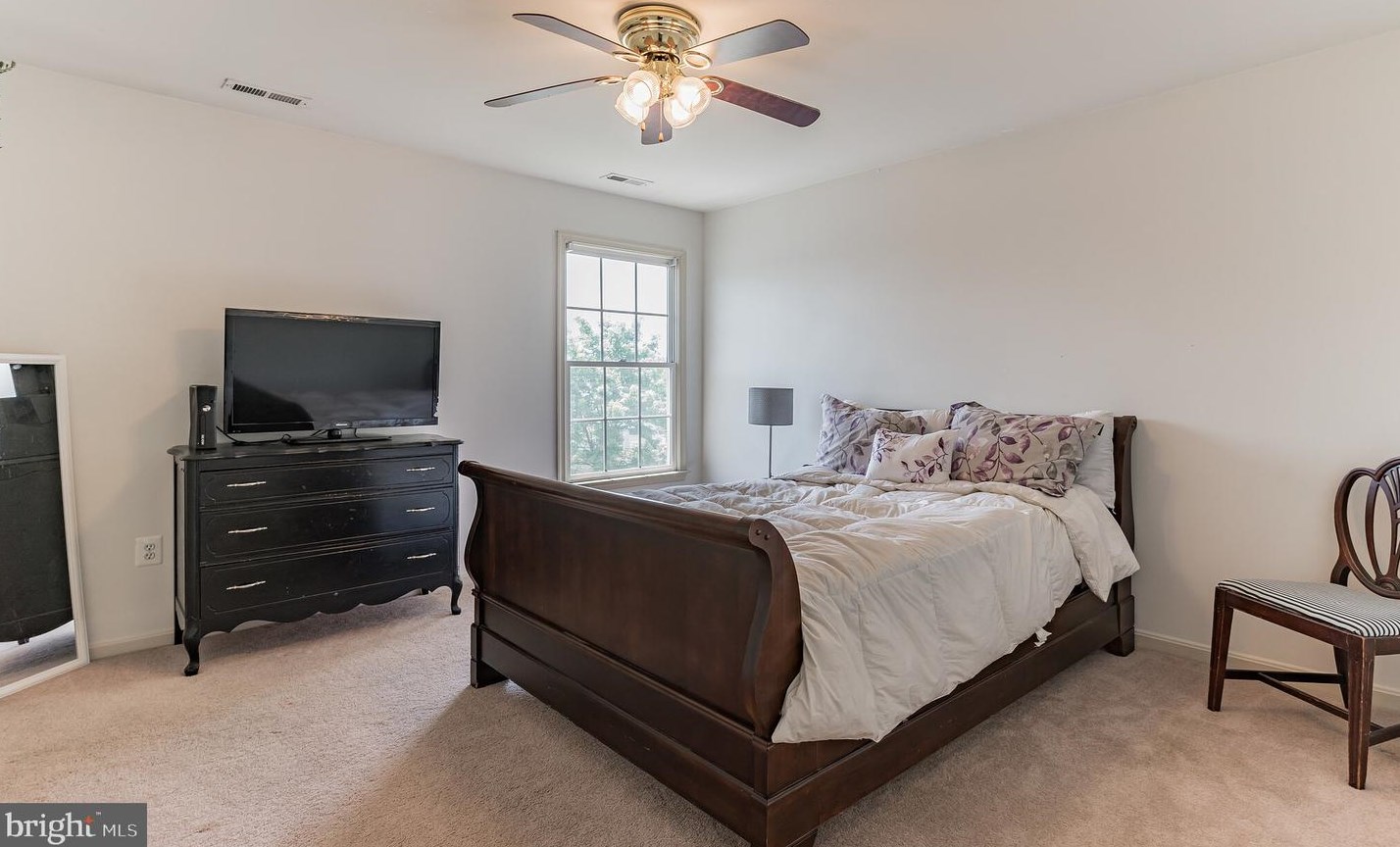 1 Boulder Dr, Stafford VA 22554-8829 exterior