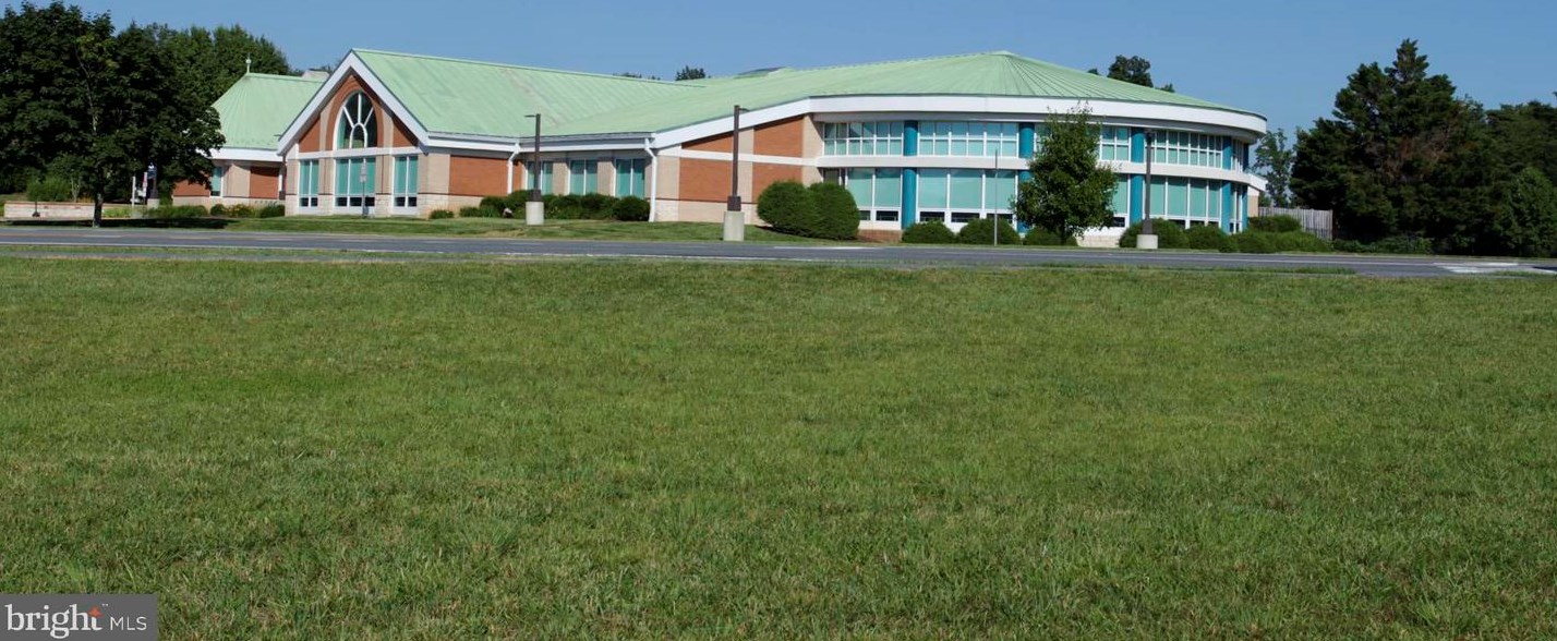 14 Lakeside Dr, Stafford VA 22554-7868 exterior