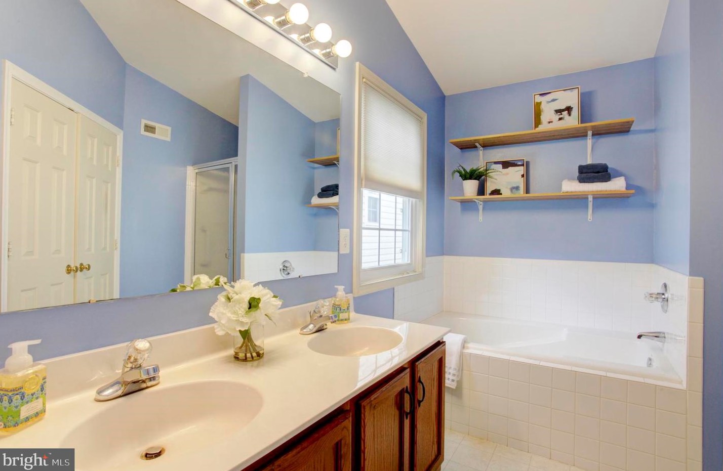 14 Lakeside Dr, Stafford VA 22554-7868 exterior