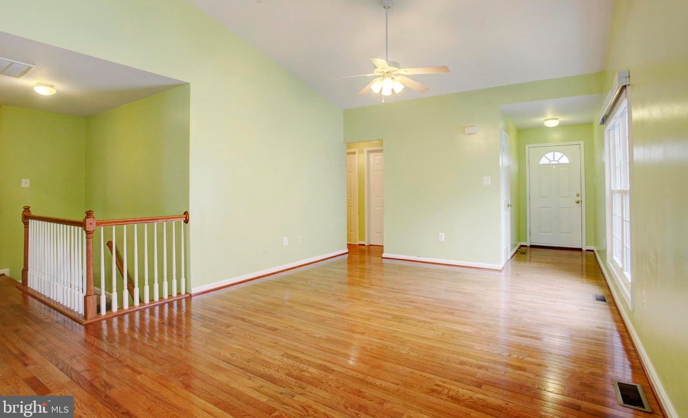 14 Lakeside Dr, Stafford VA 22554-7868 exterior