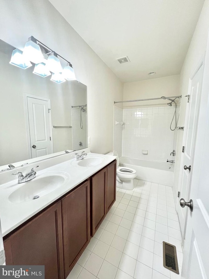 212 Almond Dr, Stafford VA  22554-2530 exterior