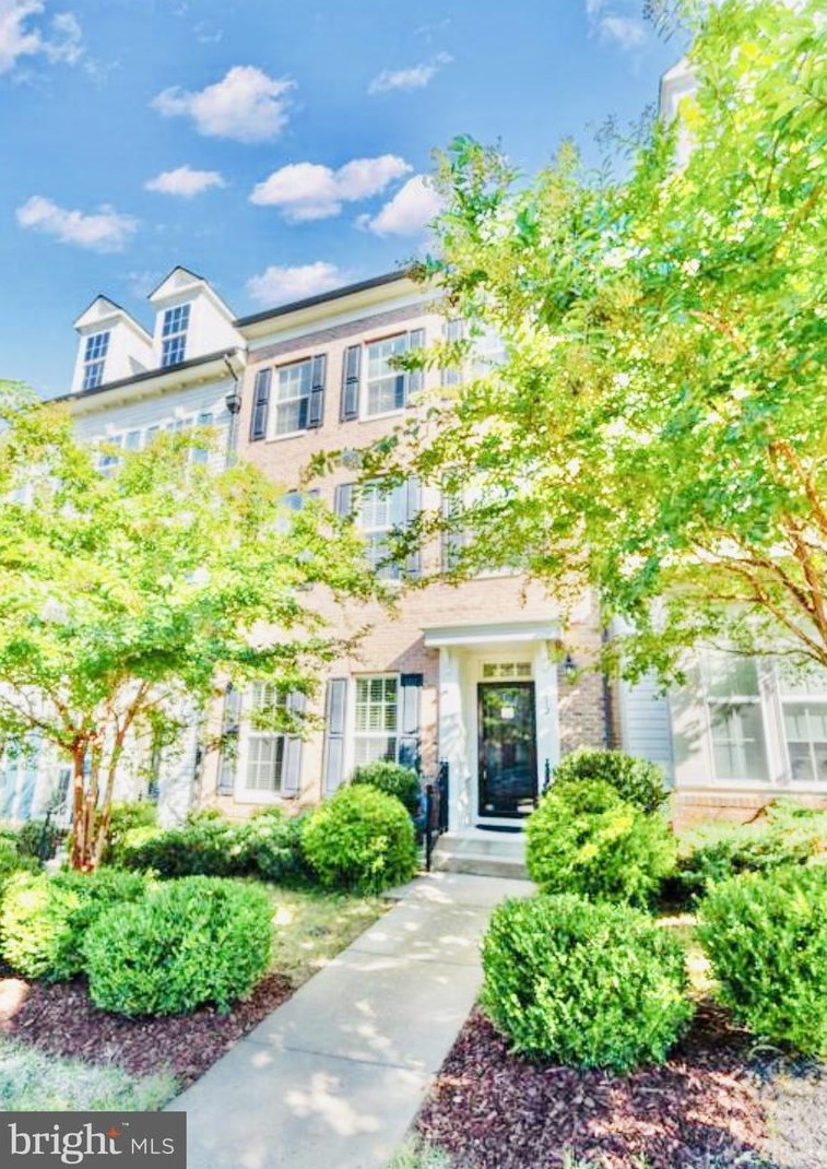 212 Almond Dr, Stafford VA  22554-2530 exterior