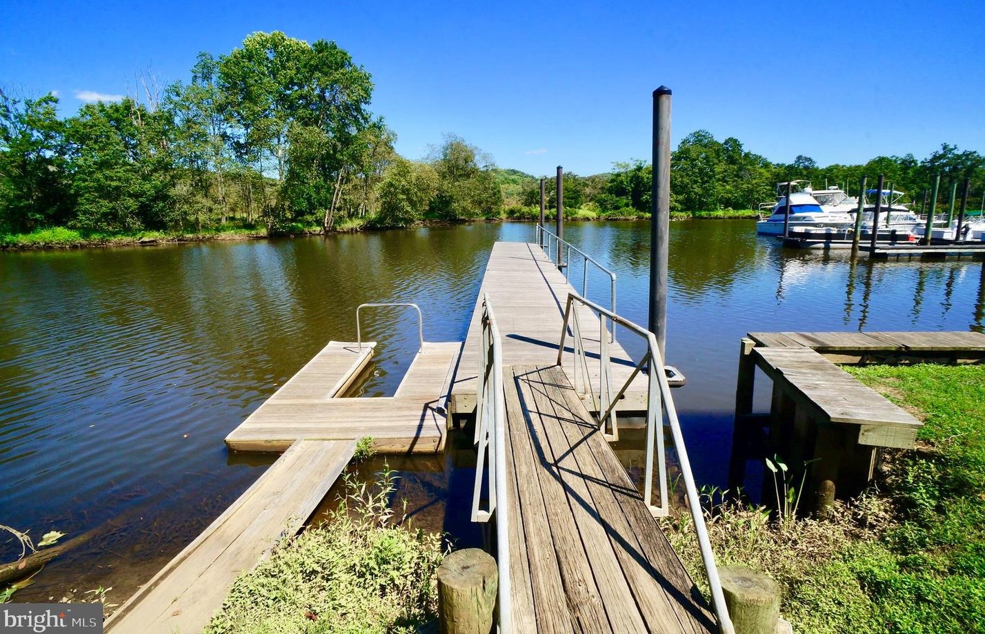 2004 State Room Dr, Stafford VA  22554-2322 exterior