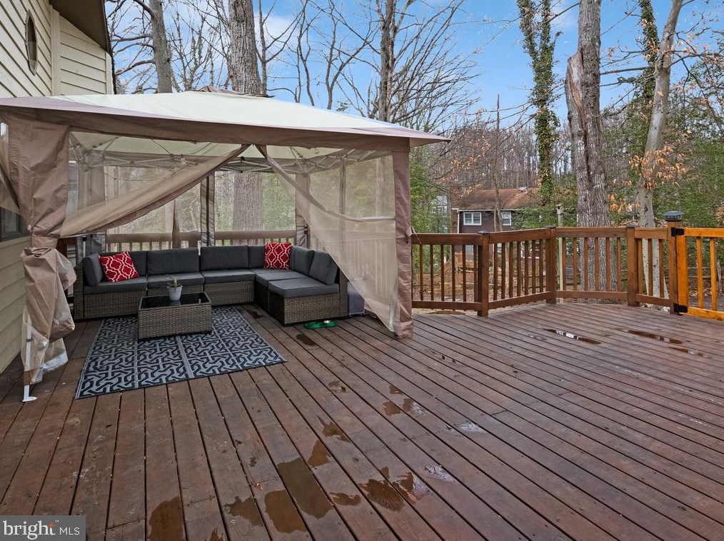 2004 State Room Dr, Stafford VA  22554-2322 exterior