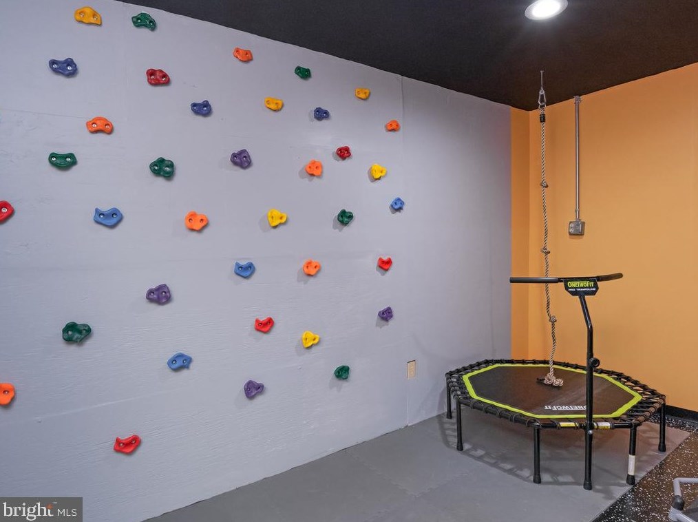 2004 State Room Dr, Stafford VA  22554-2322 exterior