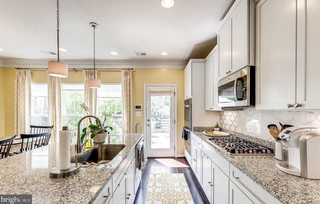 123 Almond Dr, Stafford VA 22554-2537 exterior