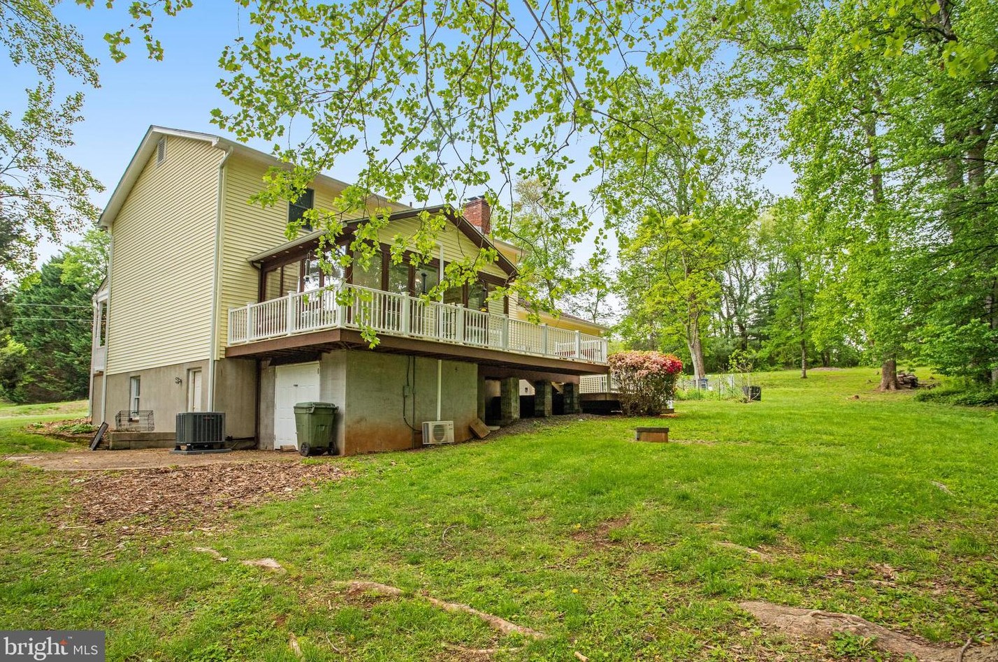 1 Rosepetal St, Stafford VA  22556-6219 exterior