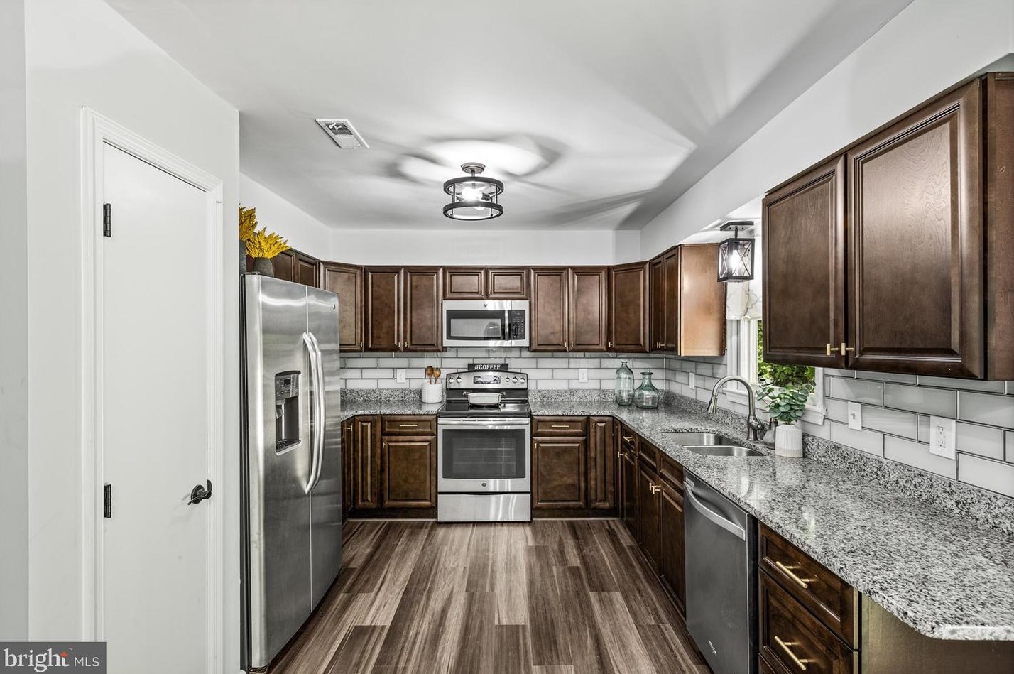 1011 Aquia Dr, Stafford VA  22554-1940 exterior