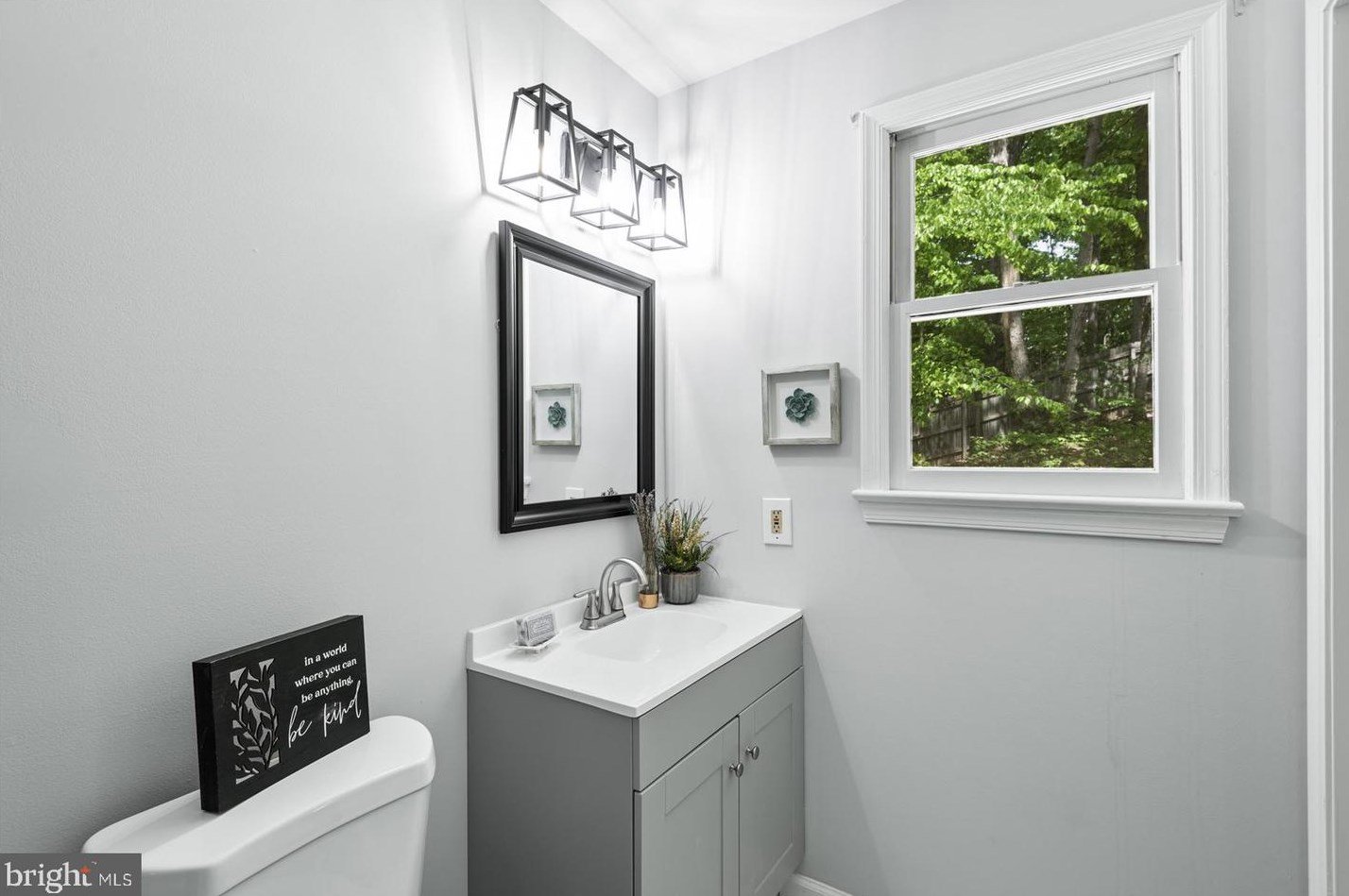 1011 Aquia Dr, Stafford VA  22554-1940 exterior