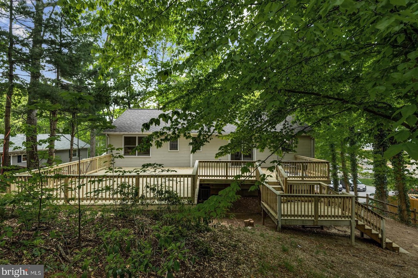 1011 Aquia Dr, Stafford VA  22554-1940 exterior