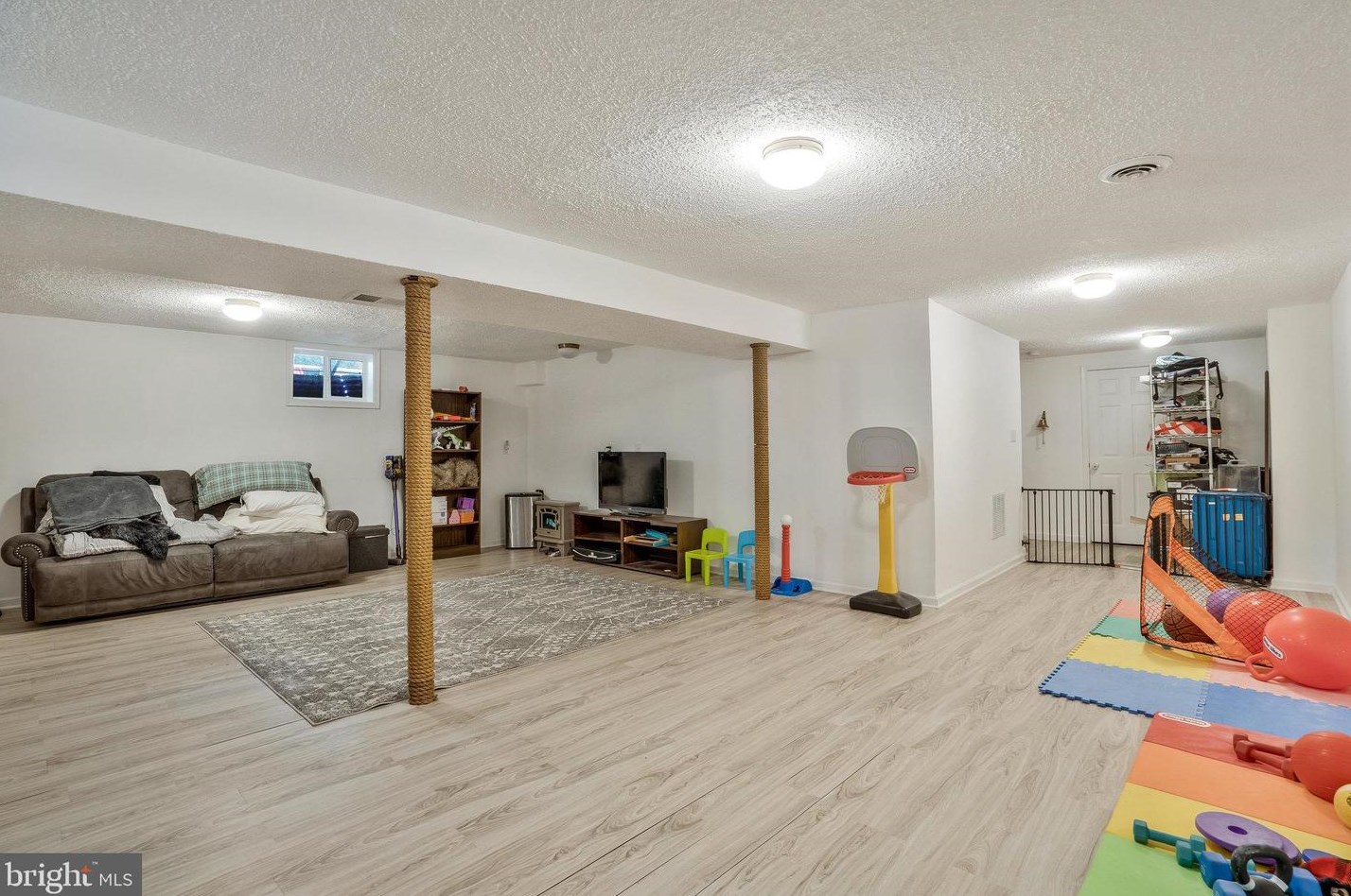 1101 Cape Cod Dr, Stafford VA  22554-2121 exterior