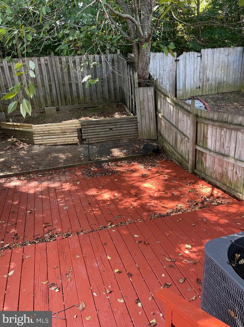 303 Carnaby St, Stafford VA 22554-8415 exterior