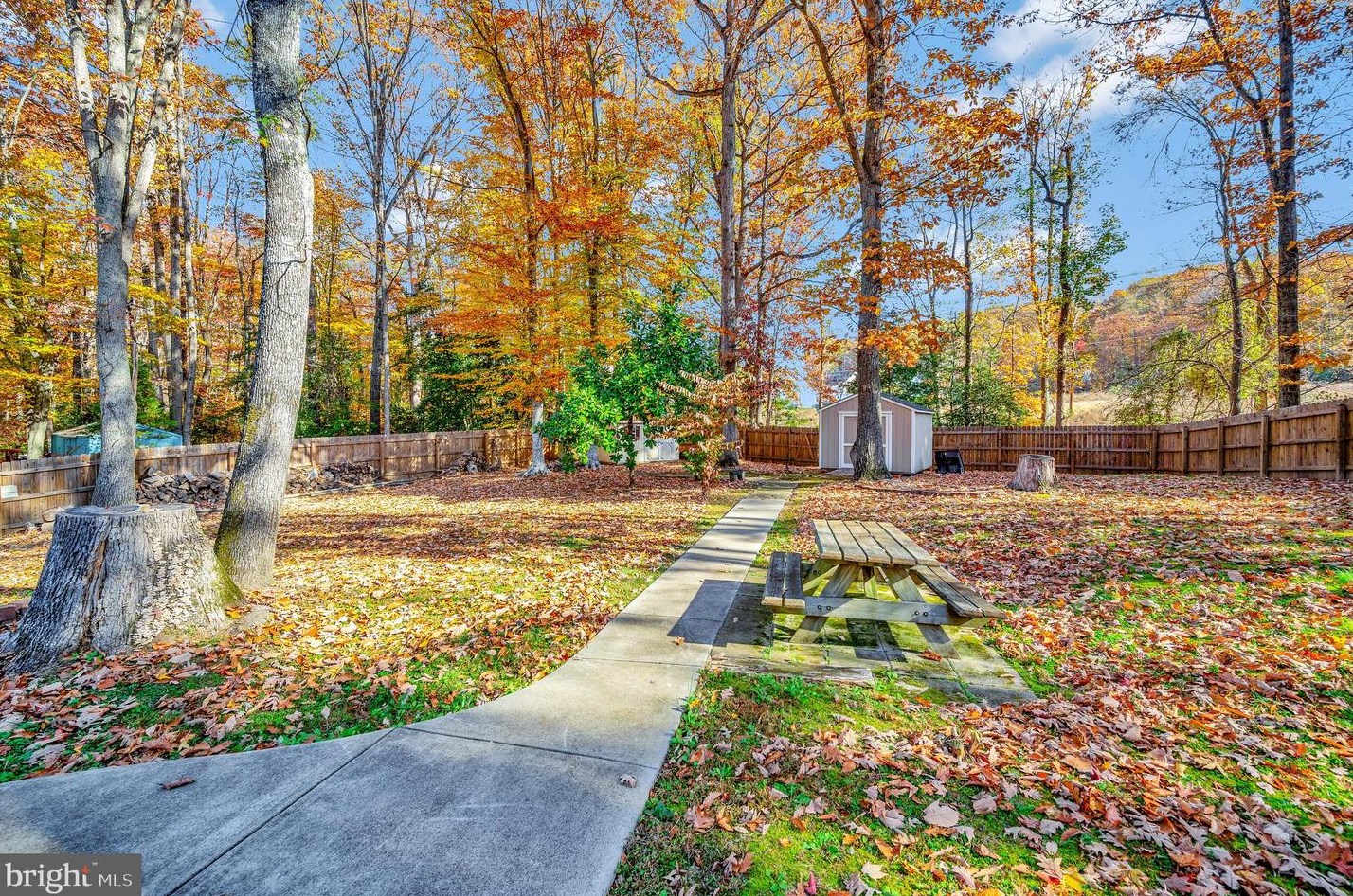 21 Greenridge Dr, Stafford VA  22554-5122 exterior