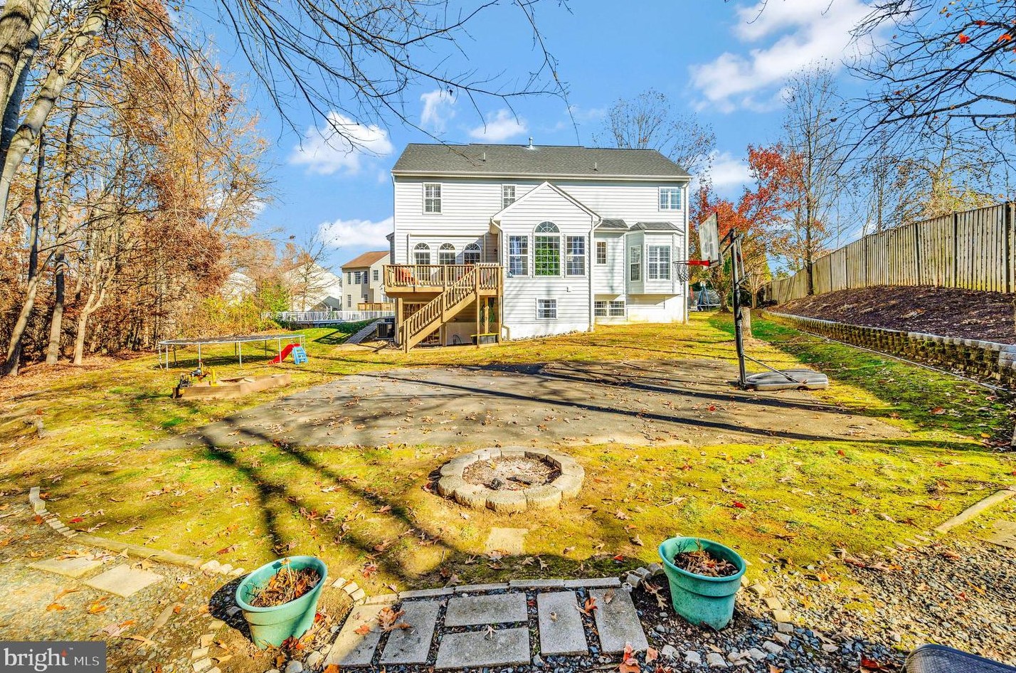 17 Pin Oak Ct, Stafford VA  22554-7923 exterior