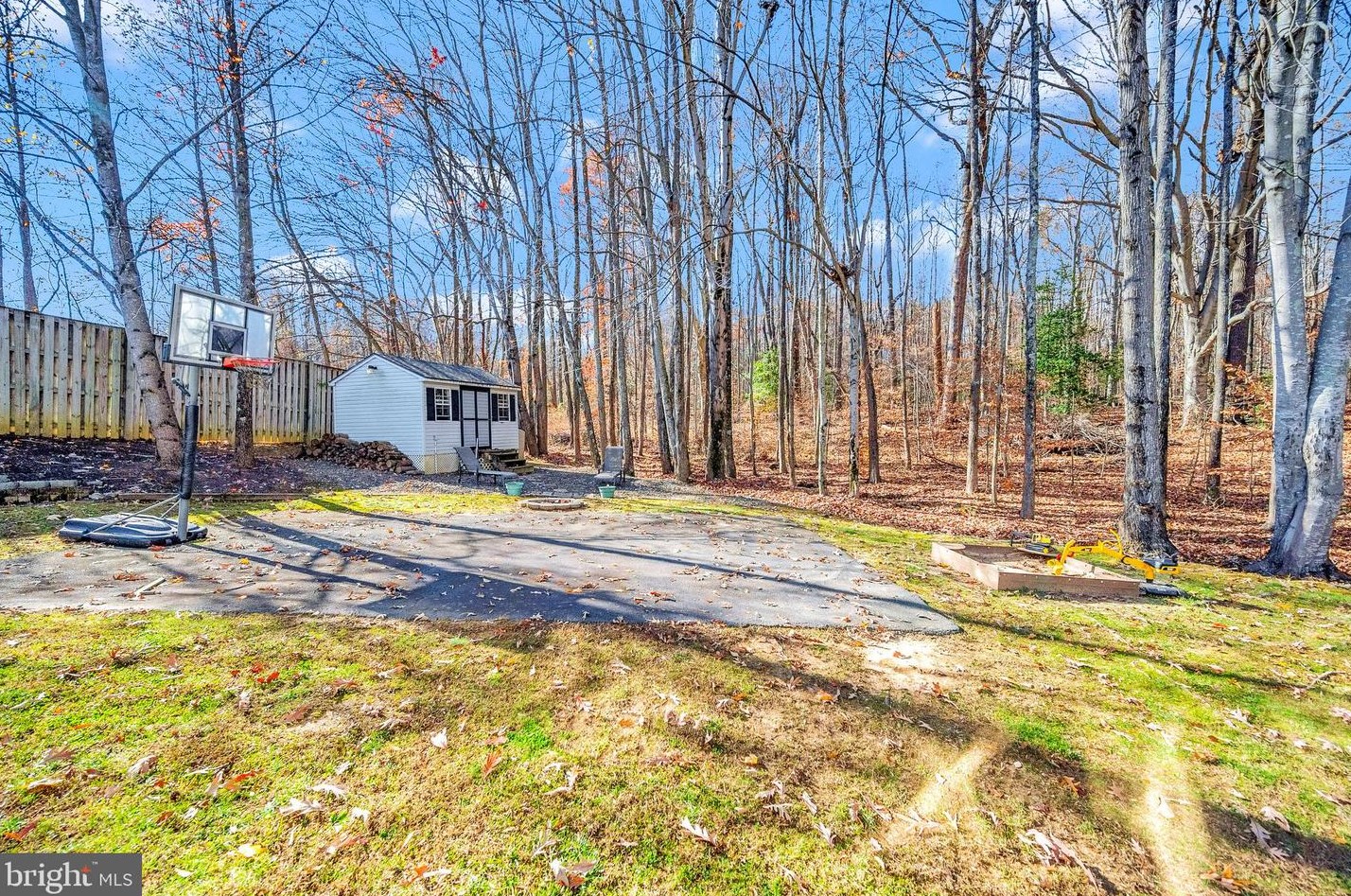 17 Pin Oak Ct, Stafford VA  22554-7923 exterior