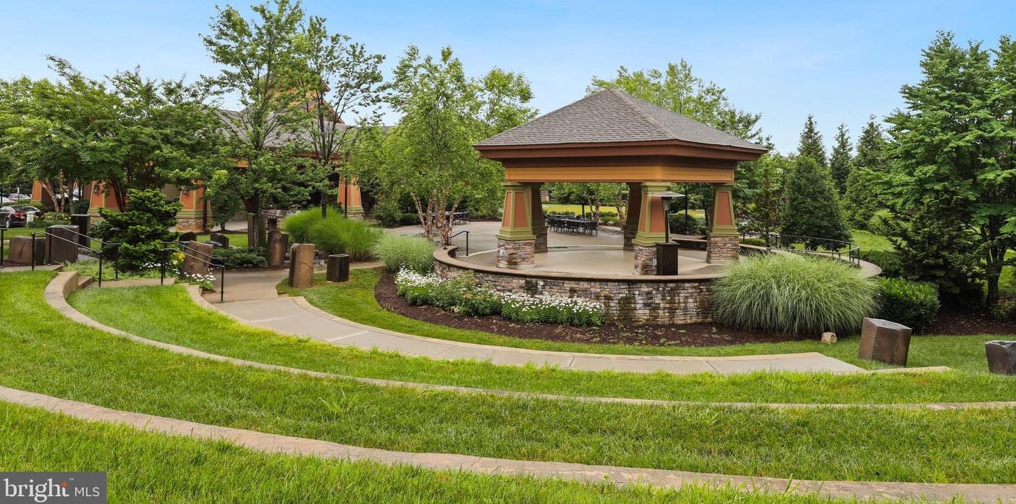 26 Table Bluff Dr, Fredericksburg VA  22406-5458 exterior