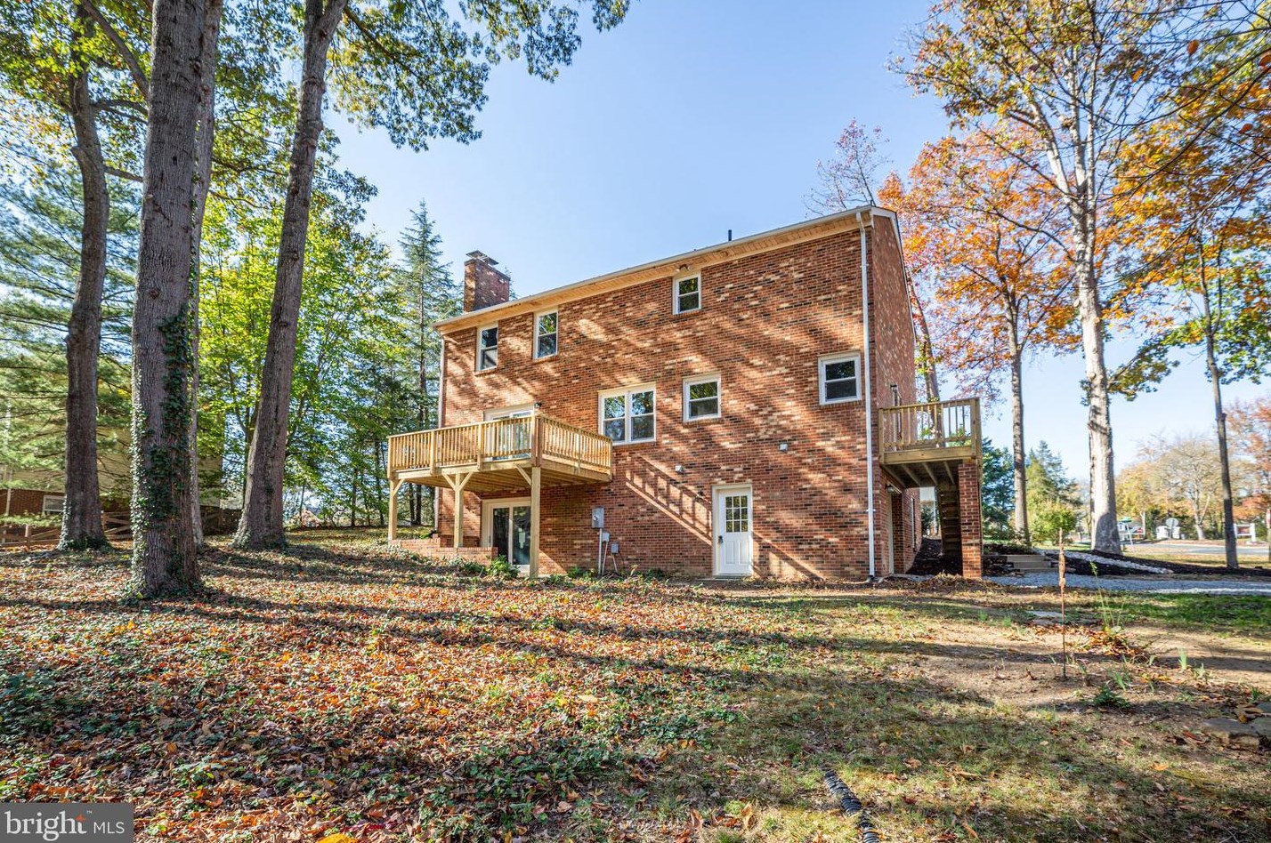 700 Winterberry Dr, Fredericksburg VA  22405-2056 exterior