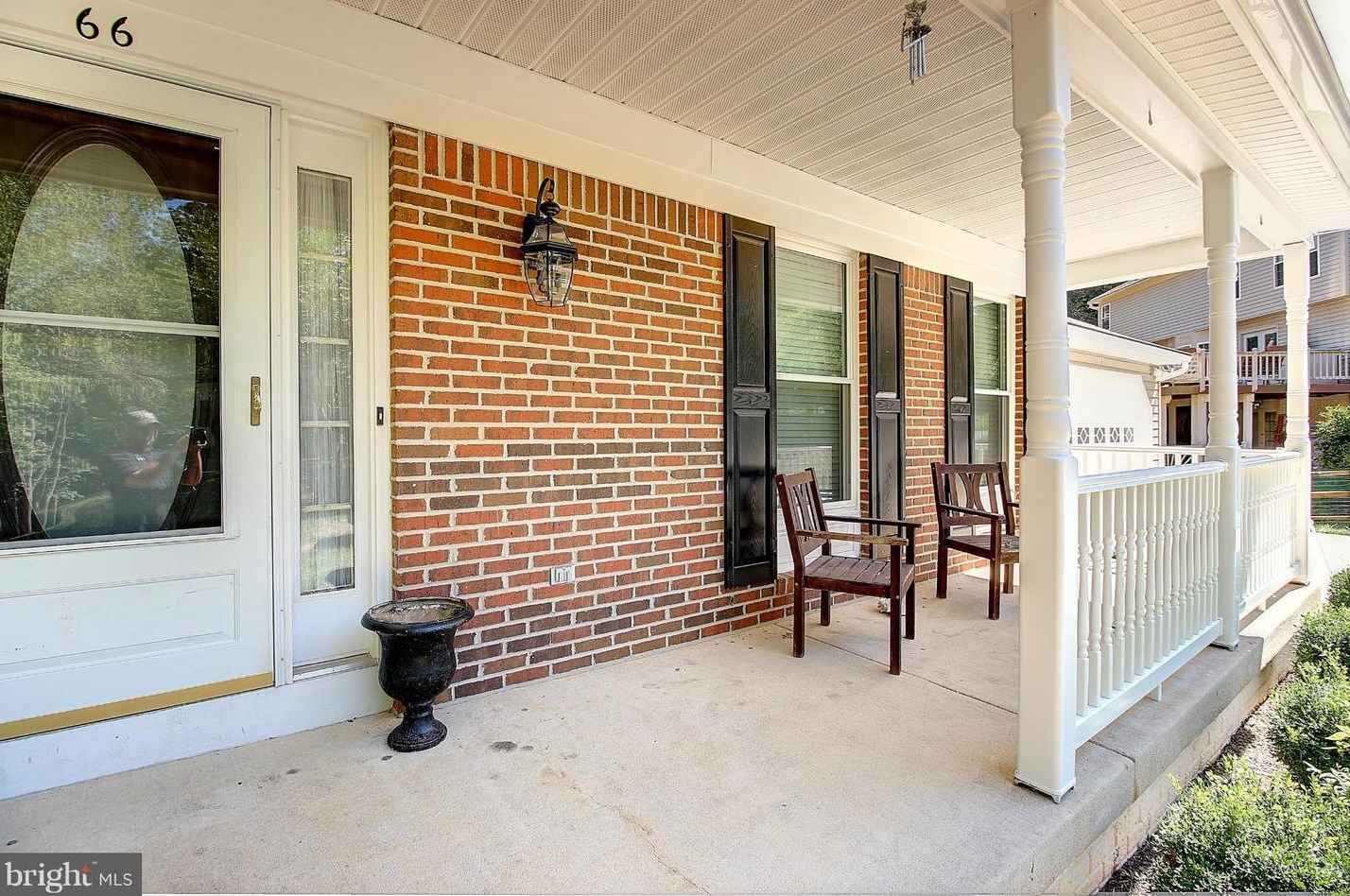 66 Larkwood Ct, Stafford VA  22554-1587 exterior