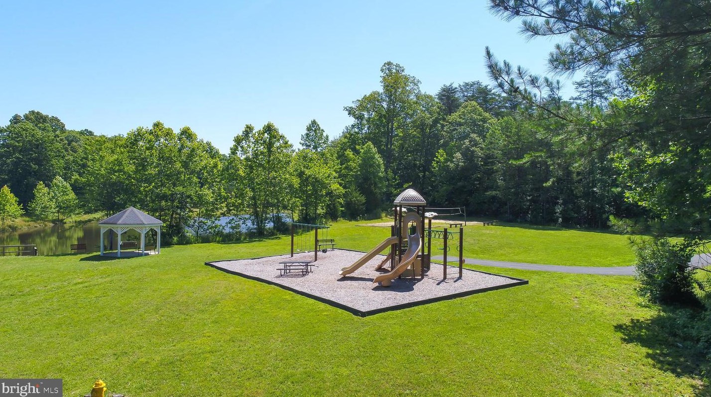 8 Riva Ridge Ln, Stafford VA  22556-6670 exterior