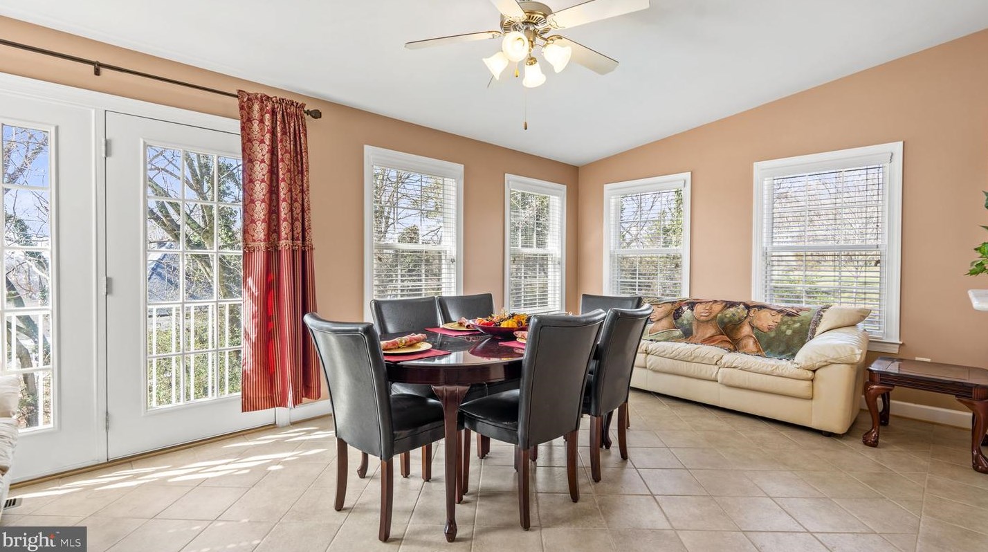 2 Towering Oaks Dr, Fredericksburg VA  22405-8732 exterior