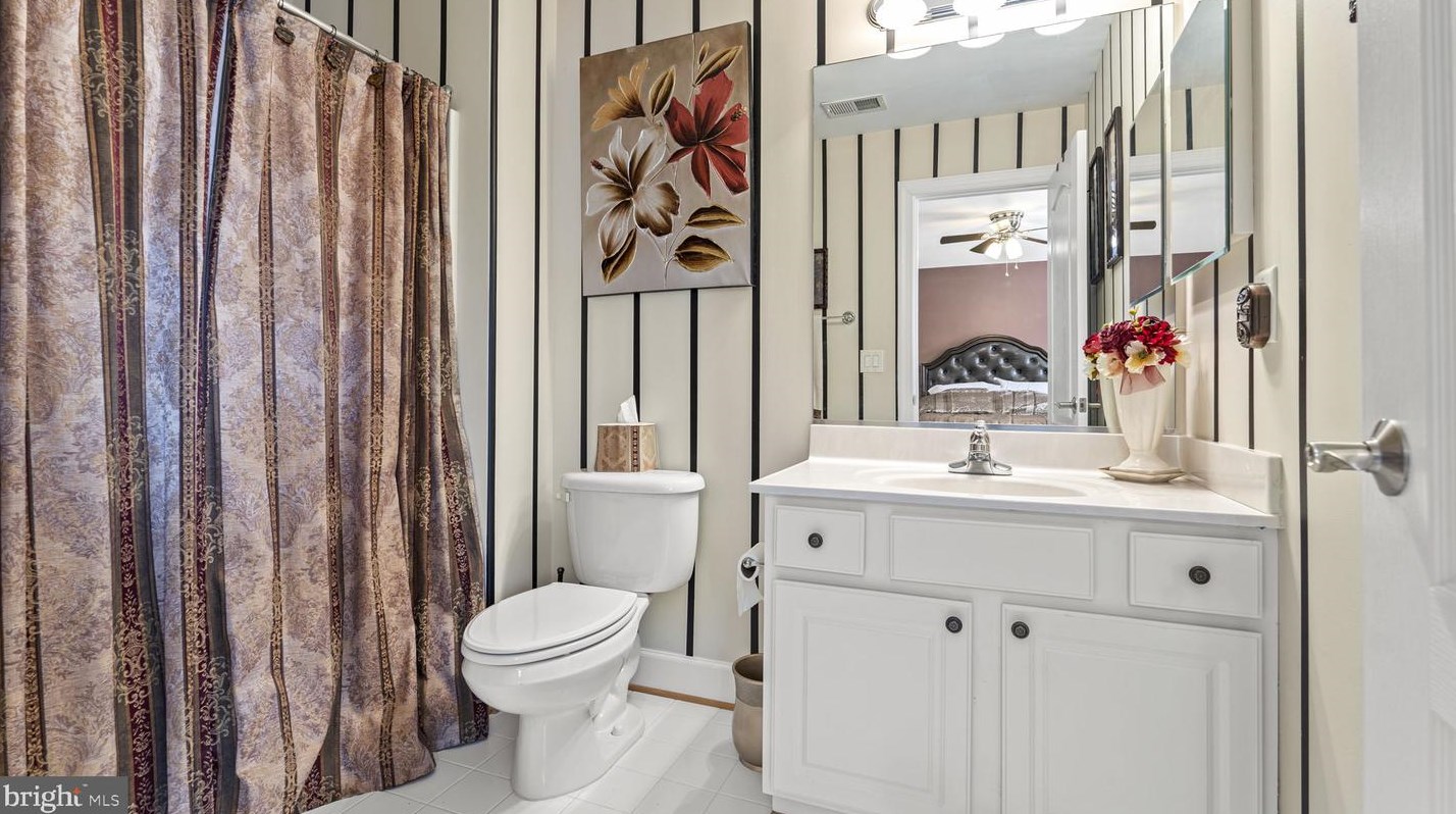 2 Towering Oaks Dr, Fredericksburg VA  22405-8732 exterior