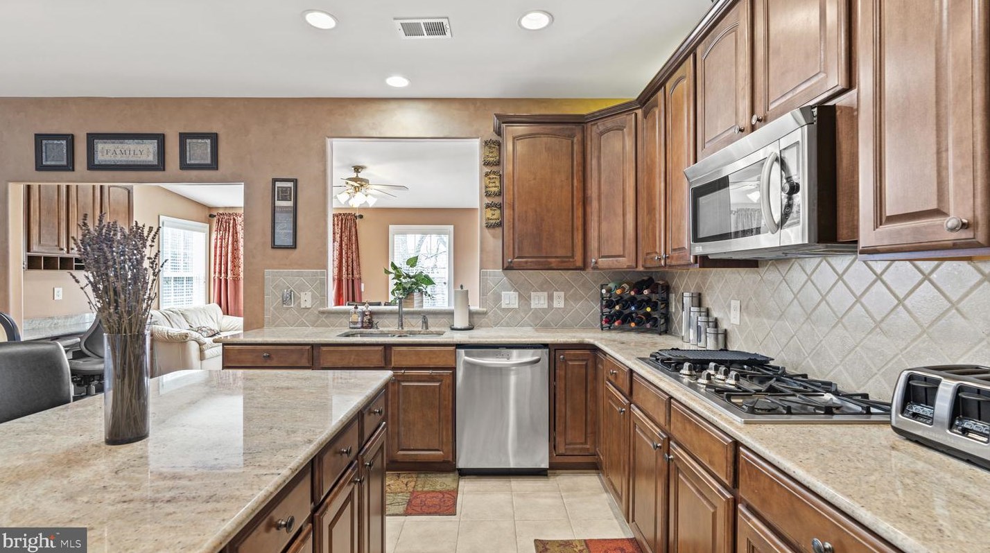 2 Towering Oaks Dr, Fredericksburg VA  22405-8732 exterior