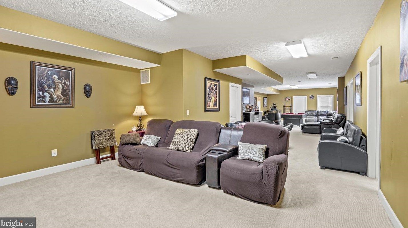 2 Towering Oaks Dr, Fredericksburg VA  22405-8732 exterior