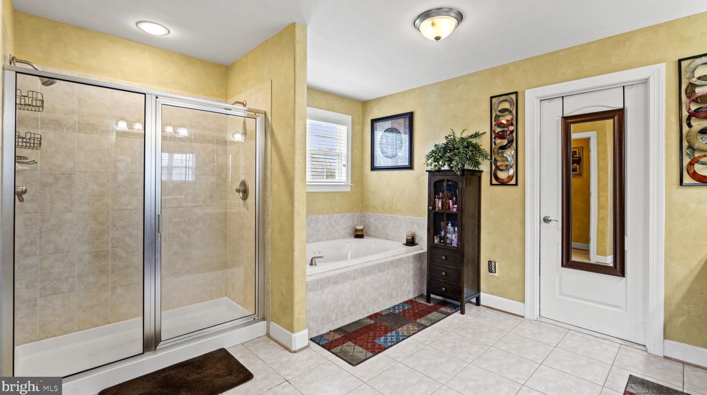 2 Towering Oaks Dr, Fredericksburg VA  22405-8732 exterior