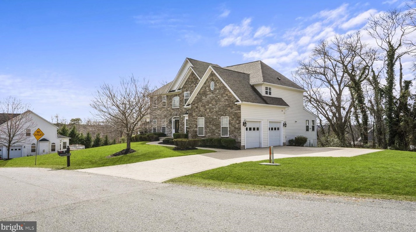 2 Towering Oaks Dr, Fredericksburg VA  22405-8732 exterior