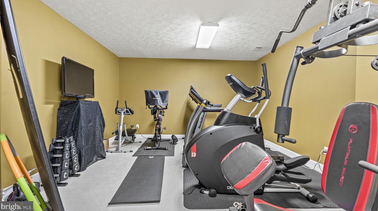 2 Towering Oaks Dr, Fredericksburg VA  22405-8732 exterior