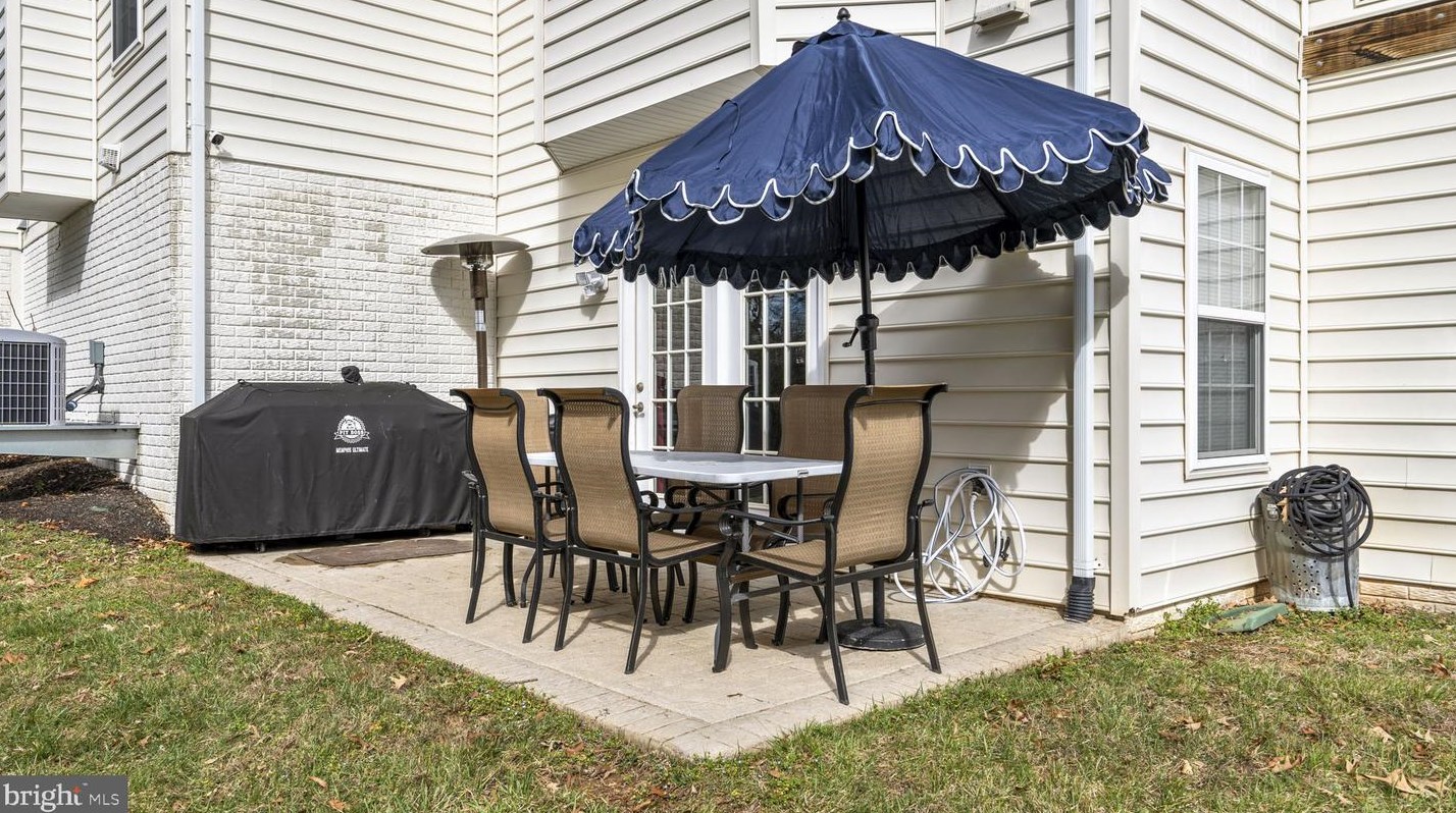 2 Towering Oaks Dr, Fredericksburg VA  22405-8732 exterior