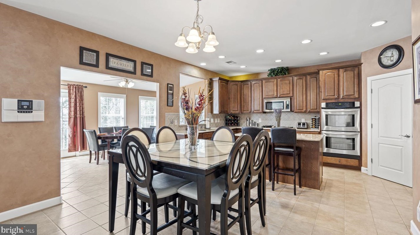 2 Towering Oaks Dr, Fredericksburg VA  22405-8732 exterior