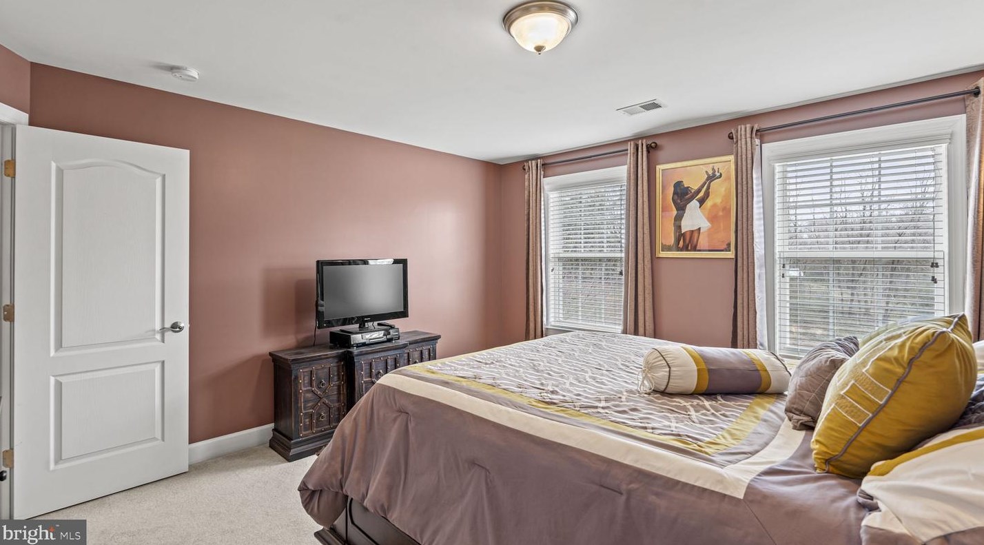 2 Towering Oaks Dr, Fredericksburg VA  22405-8732 exterior