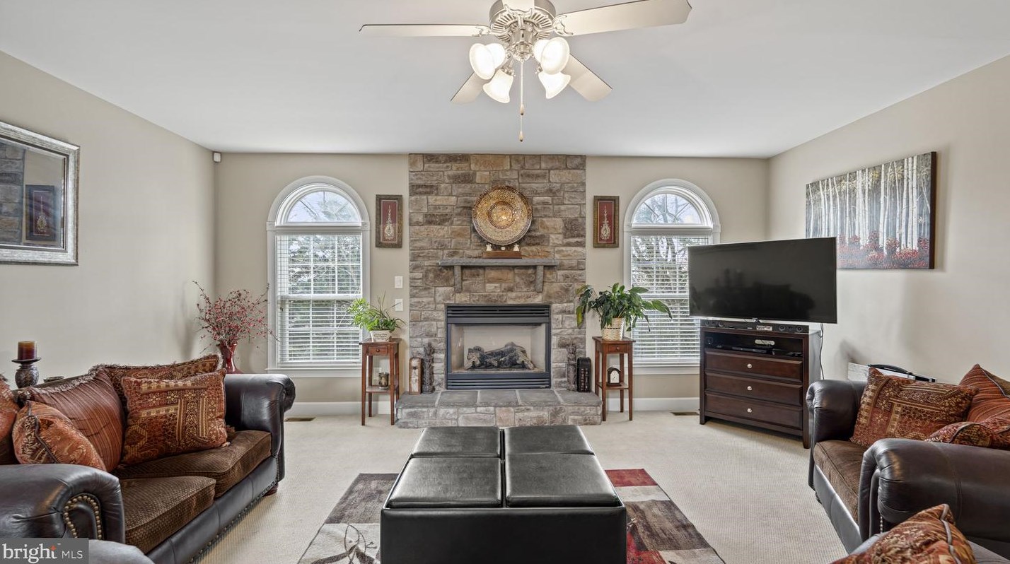 2 Towering Oaks Dr, Fredericksburg VA  22405-8732 exterior